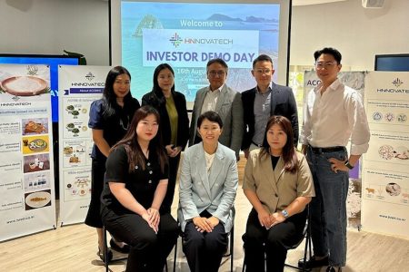 CEO, Kim Yang-hee with her team in Singapore